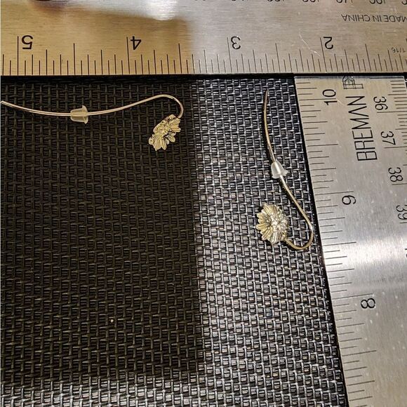 Daisy Long Back Earrings - Picture 5 of 6